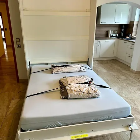 Schoene Mit Grossem Garten 公寓 史塔卡赫