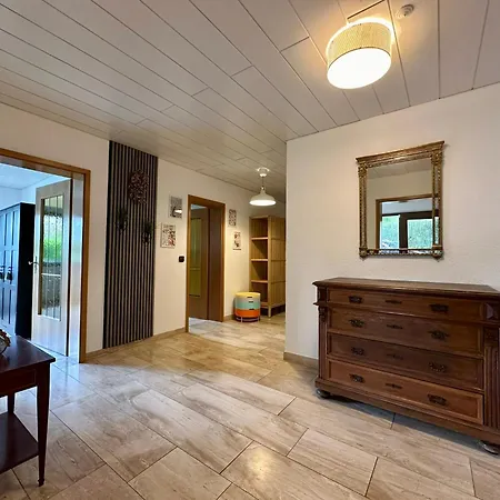 Schoene Mit Grossem Garten *