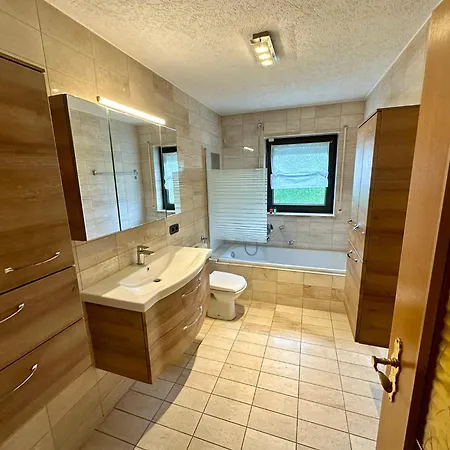 Schoene Mit Grossem Garten *