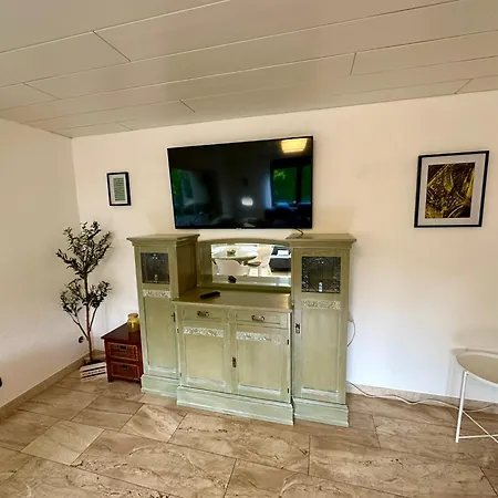 Schoene Mit Grossem Garten