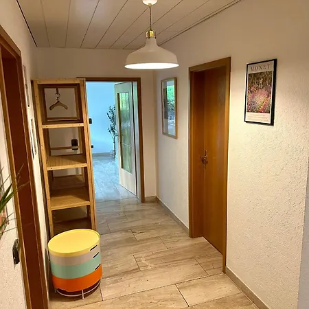 아파트 Schoene Mit Grossem Garten *