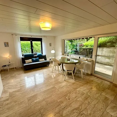 Schoene Mit Grossem Garten *