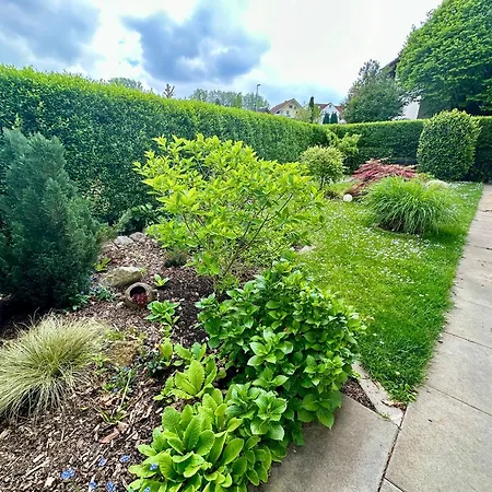 Schoene Mit Grossem Garten *