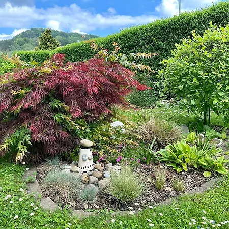 Schoene Mit Grossem Garten *