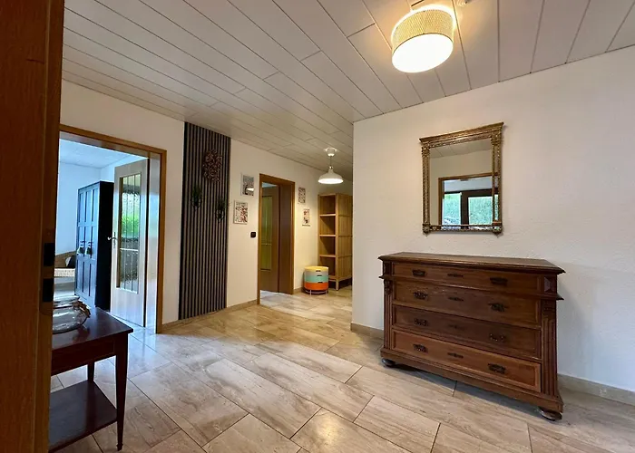 Schoene Mit Grossem Garten *