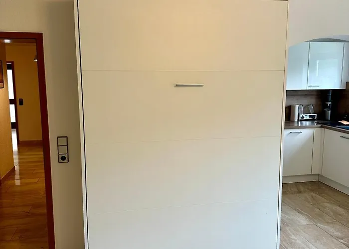 Schoene Mit Grossem Garten * شتوكاخ