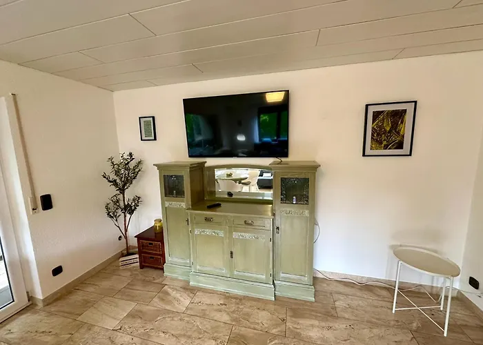 Schoene Mit Grossem Garten