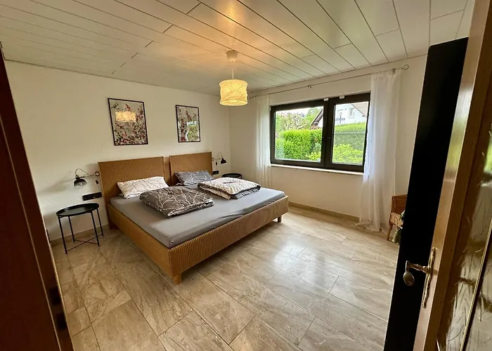 Schoene Mit Grossem Garten * شتوكاخ