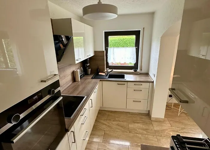 Schoene Mit Grossem Garten *