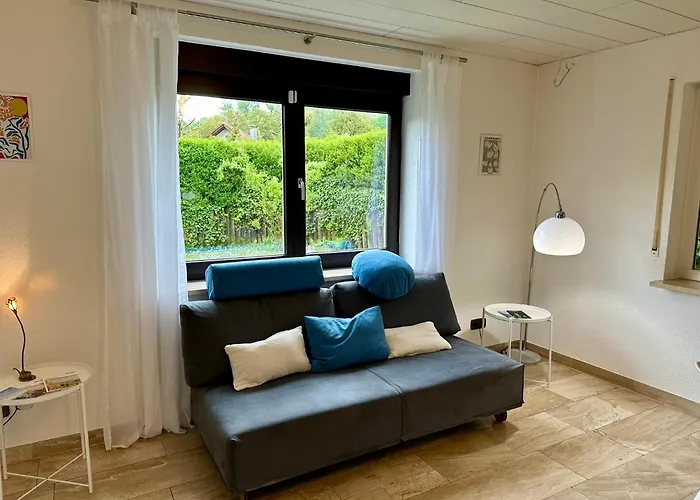 Schoene Mit Grossem Garten