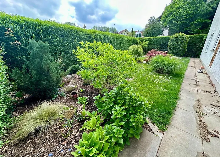 Schoene Mit Grossem Garten *