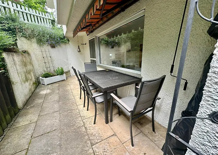 Schoene Mit Grossem Garten شقة